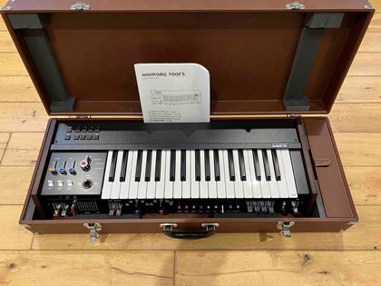 Korg-700FS